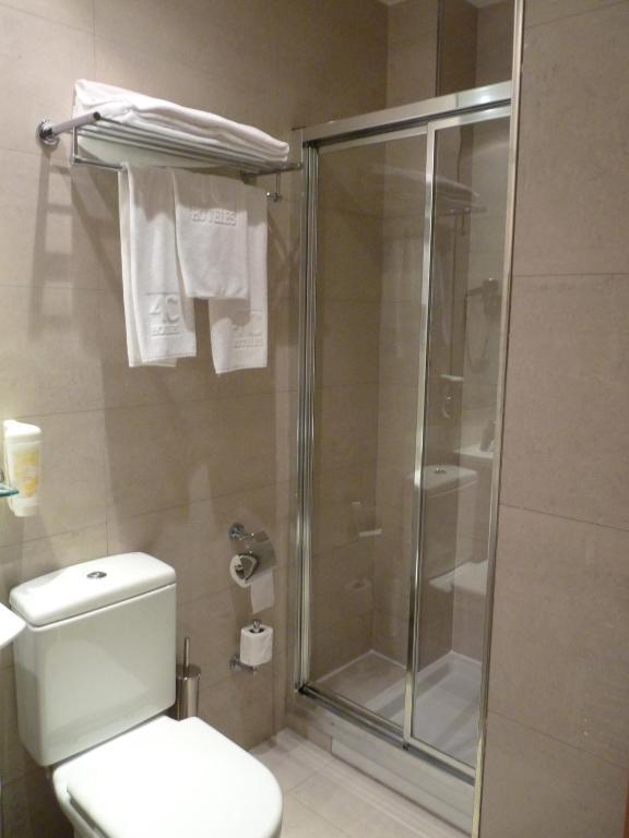 Hotel 4C Puerta Europa Madrid Rum bild