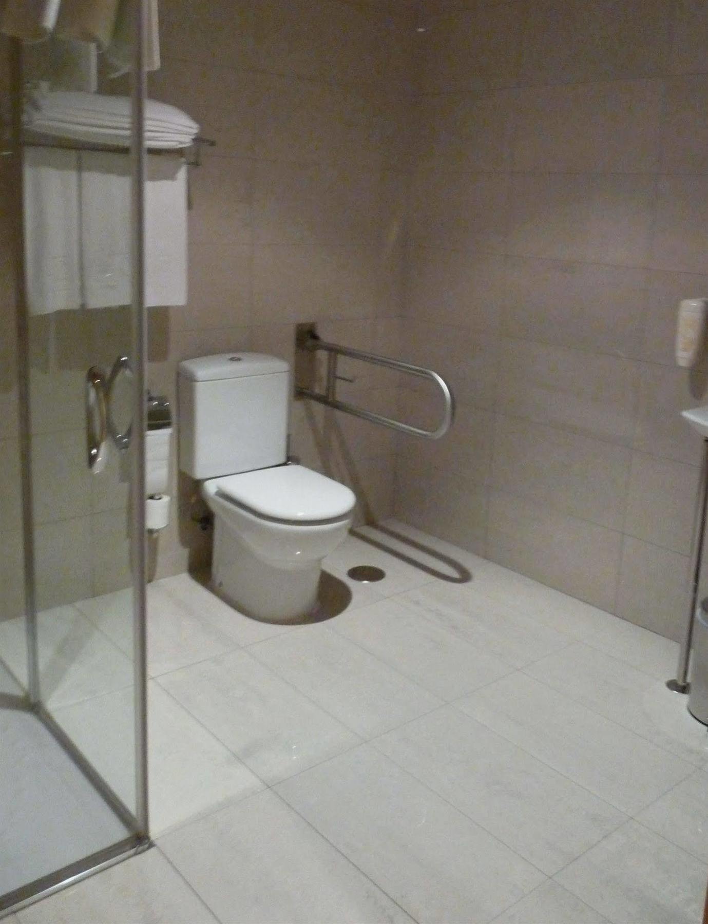 Hotel 4C Puerta Europa Madrid Exteriör bild