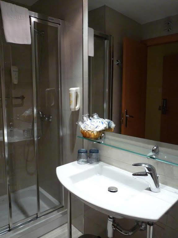 Hotel 4C Puerta Europa Madrid Exteriör bild